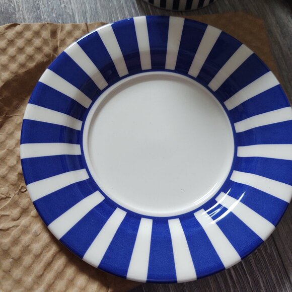 2 Cups & 4 Saucers Spode Steccato Collection Teacup & Saucer Set, Stripe Cobalt - Picture 6 of 15